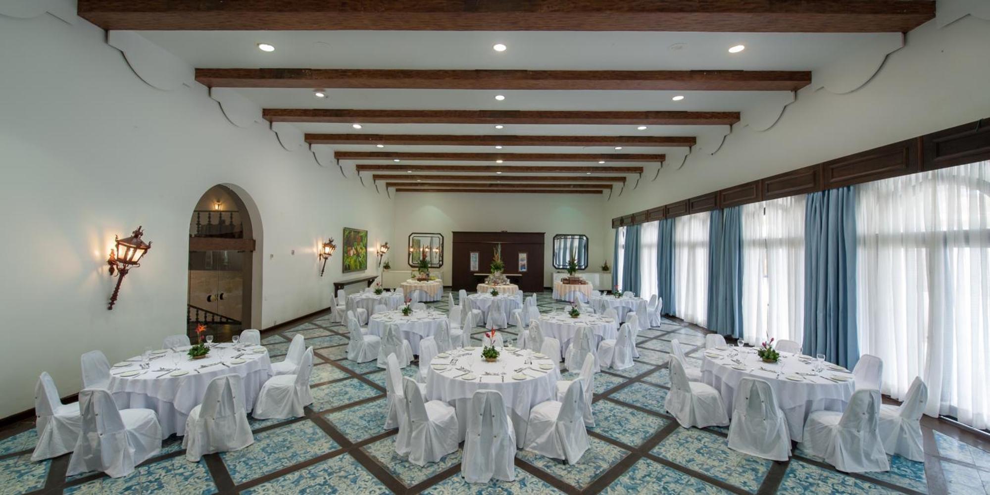 Hotel Tropical มาเนาส์ ภายนอก รูปภาพ The ballroom at the hotel
