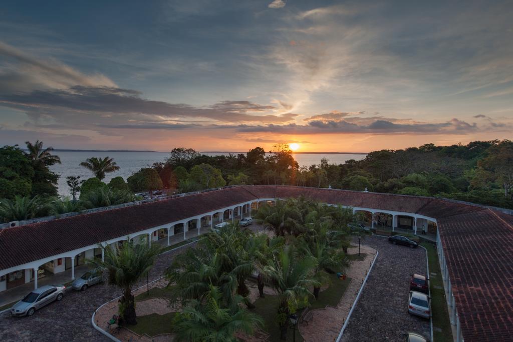 Hotel Tropical มาเนาส์ ภายนอก รูปภาพ Sunset at the resort