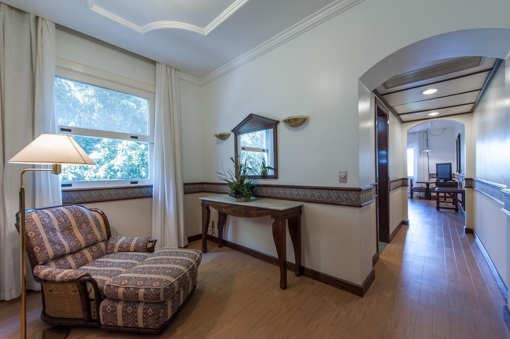 Hotel Tropical มาเนาส์ ภายนอก รูปภาพ A suite at the hotel