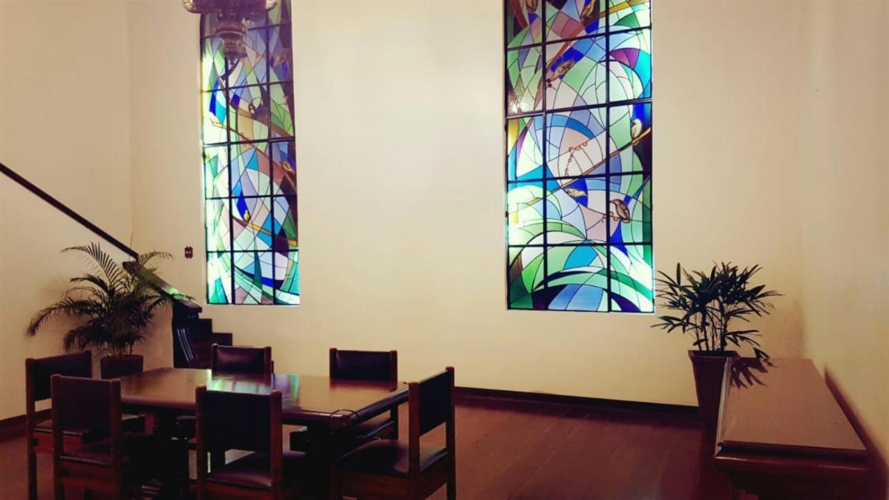 Hotel Tropical มาเนาส์ ภายนอก รูปภาพ The interior of the church