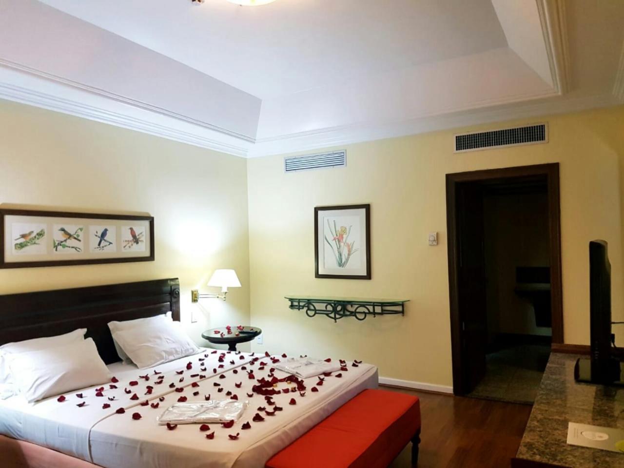Hotel Tropical มาเนาส์ ภายนอก รูปภาพ A room at the hotel