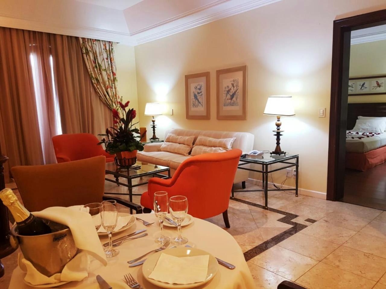 Hotel Tropical มาเนาส์ ภายนอก รูปภาพ A suite at the Four Seasons Hotel, Cairo