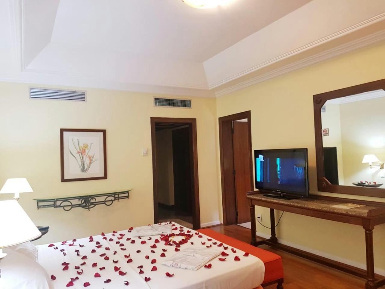 Hotel Tropical มาเนาส์ ภายนอก รูปภาพ A room at the hotel