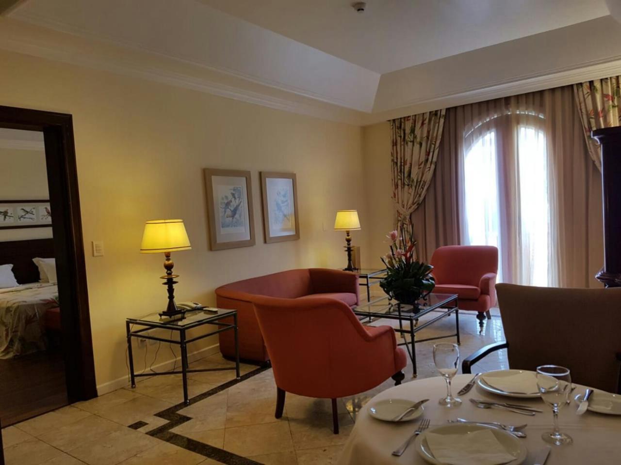 Hotel Tropical มาเนาส์ ภายนอก รูปภาพ A suite at the hotel