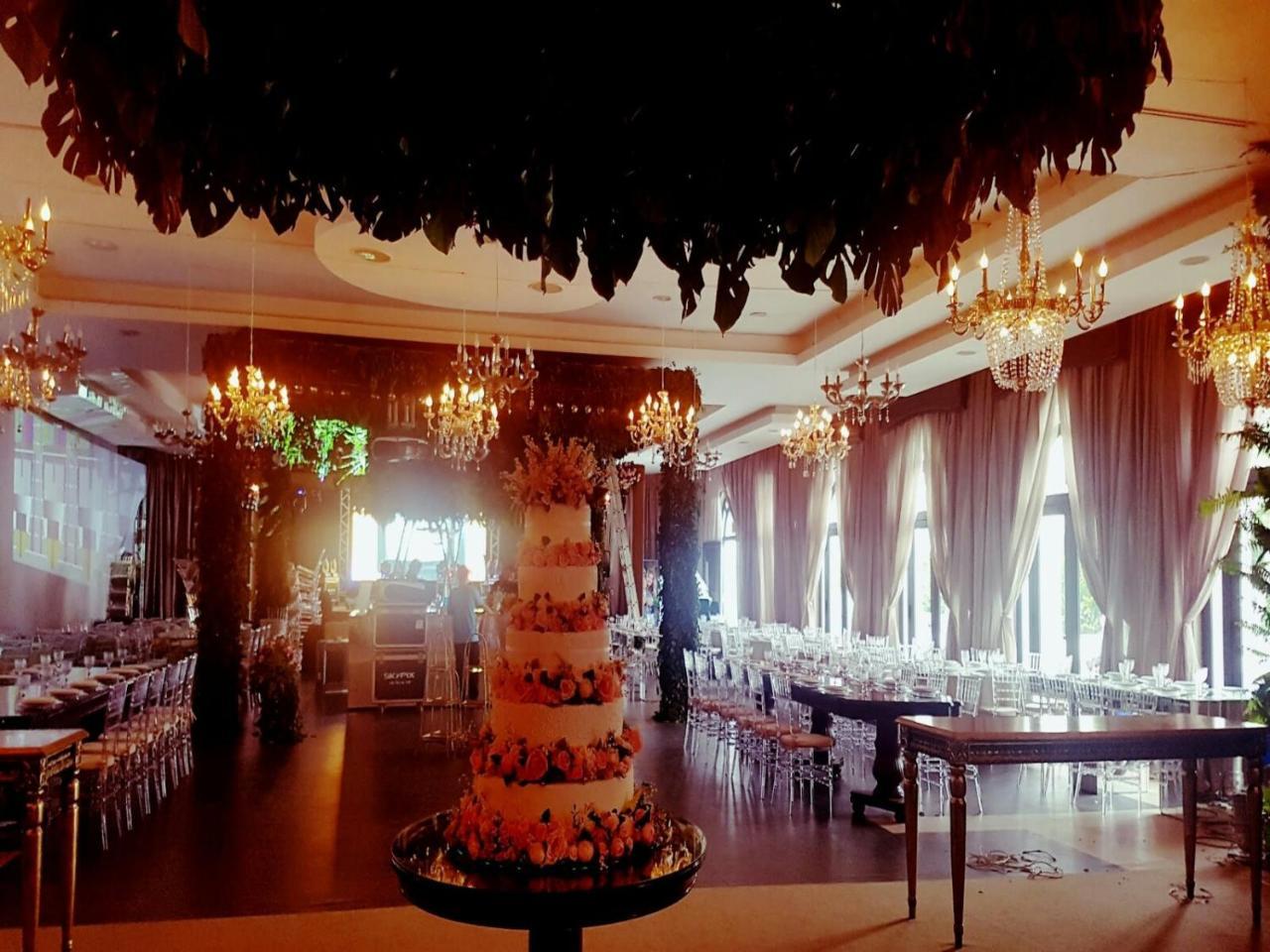 Hotel Tropical มาเนาส์ ภายนอก รูปภาพ A wedding reception at the Mandarin Oriental, Bangkok