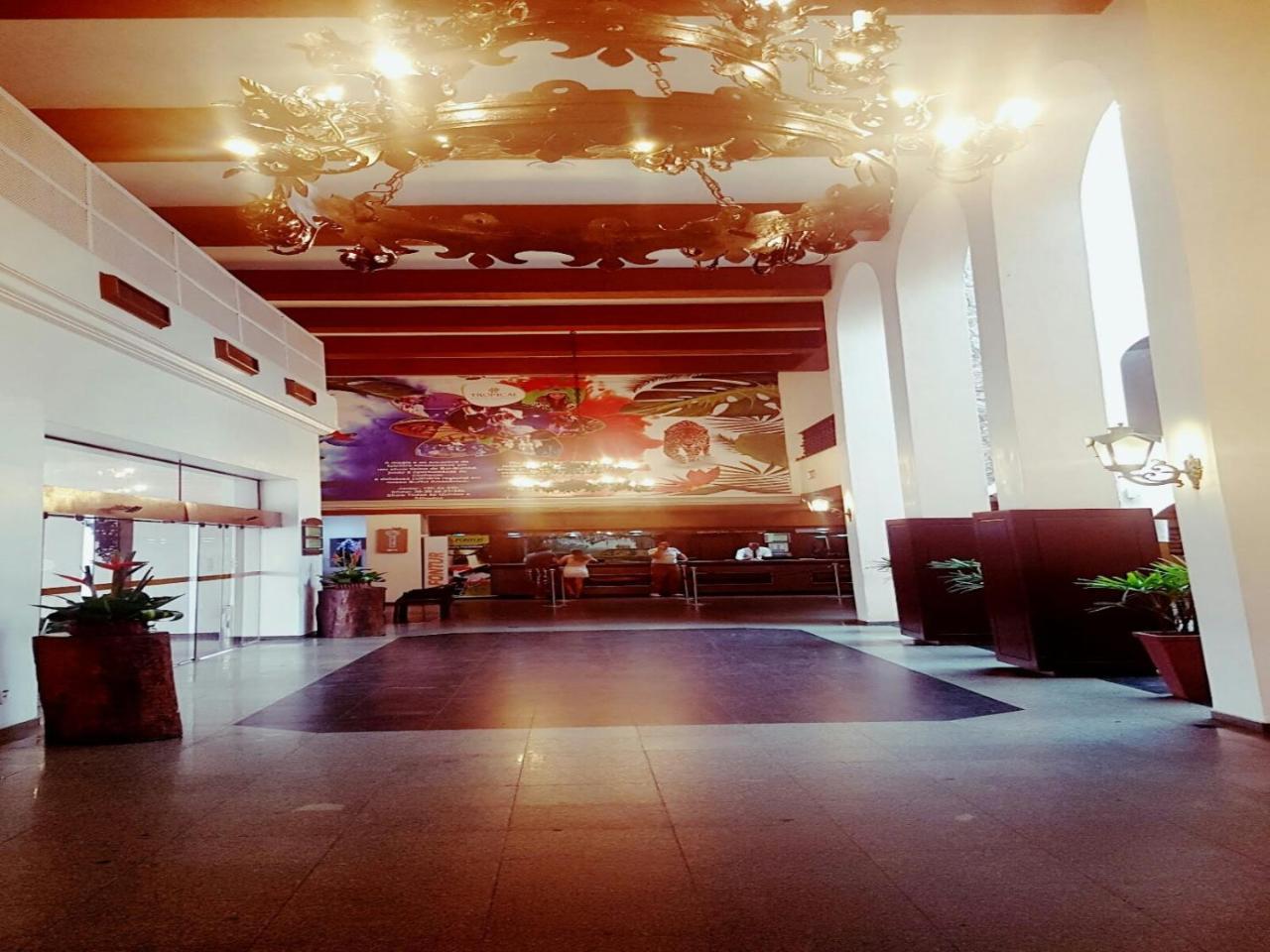 Hotel Tropical มาเนาส์ ภายนอก รูปภาพ Lobby