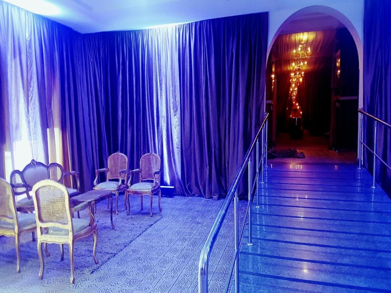 Hotel Tropical มาเนาส์ ภายนอก รูปภาพ The interior of the National Theatre